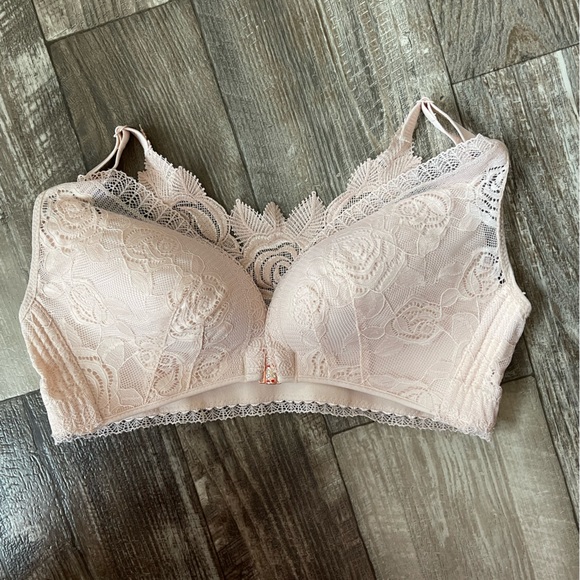 Floral Secrets comfort rose bra, with front closure, push up and wire free. - Picture 1 of 4
